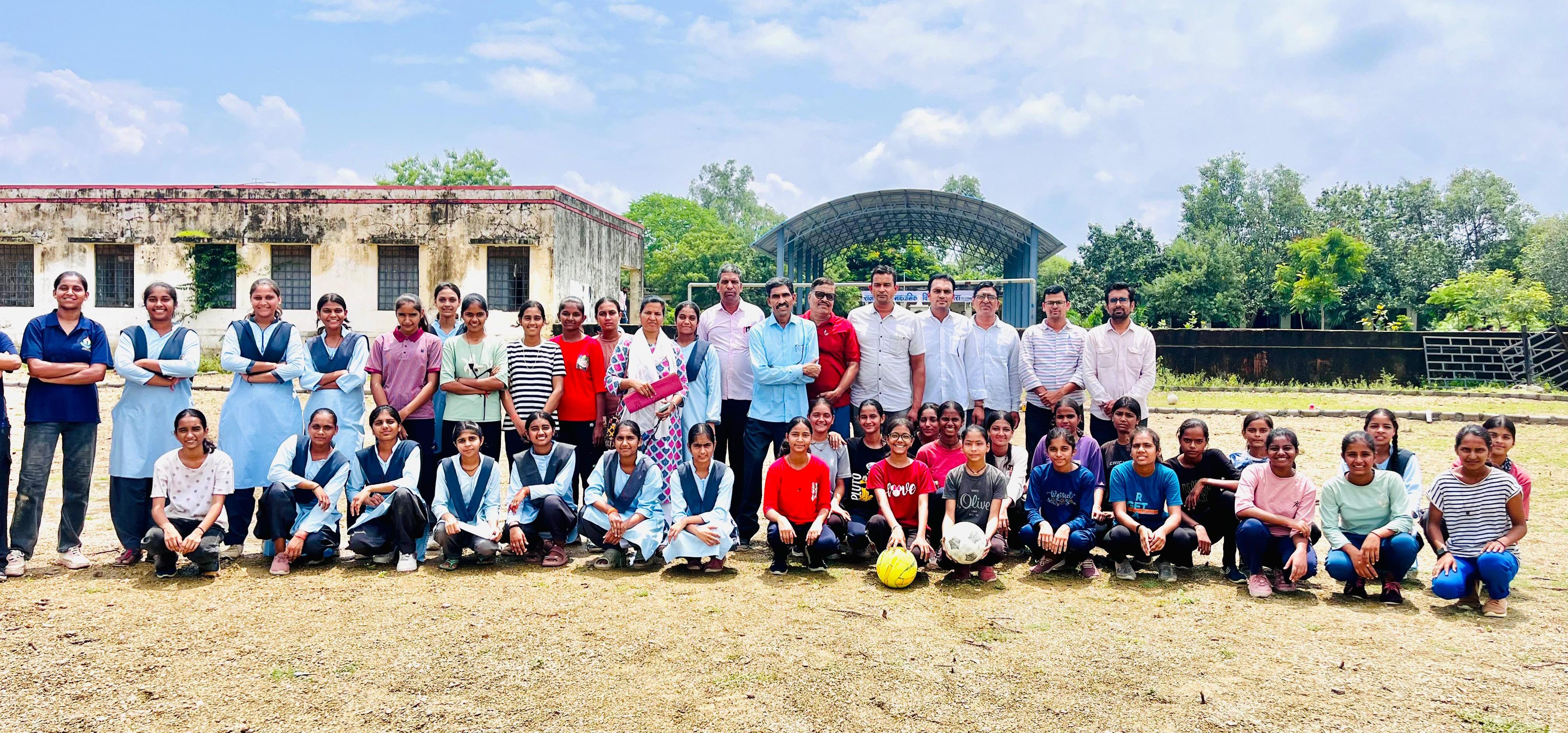 चित्तौड़गढ़ / कनेरा - जिला स्तरीय खेलकूद तैयारियों का ब्लाक शिक्षा अधिकारी ने किया निरीक्षण 