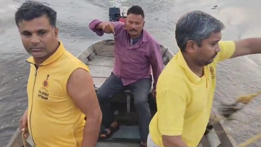 चित्तौड़गढ़ - गूगल मैप पर रास्ता देखना पड़ा भारी, तीन साल से बंद पड़ी पुलिया पर वैन बही, पांच को बचाया, चार की तलाश जारी