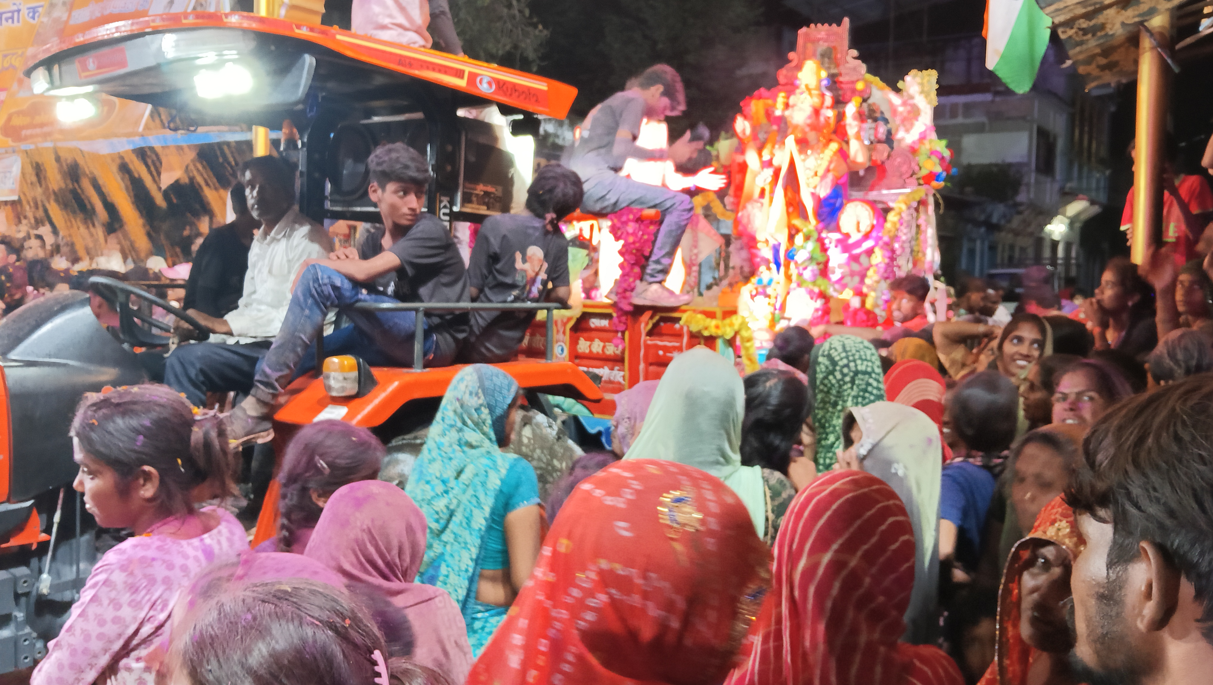चित्तौड़गढ़ / बिनोता - गणपति बप्पा मोरिया की गूंज के साथ हुआ बड़ी खदान में किया गणपति विसर्जन