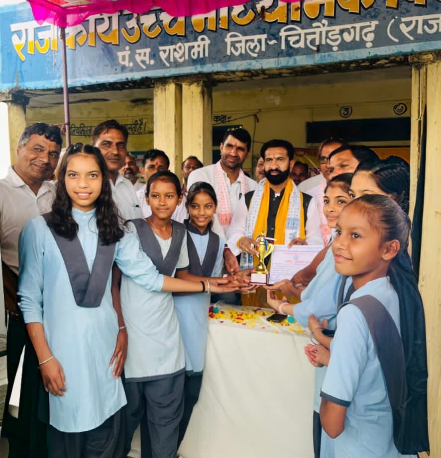 चित्तौड़गढ़ / बेंगू - चैंपियन बन कर लौटी टीम का ग्रामवासियों ने किया स्वागत