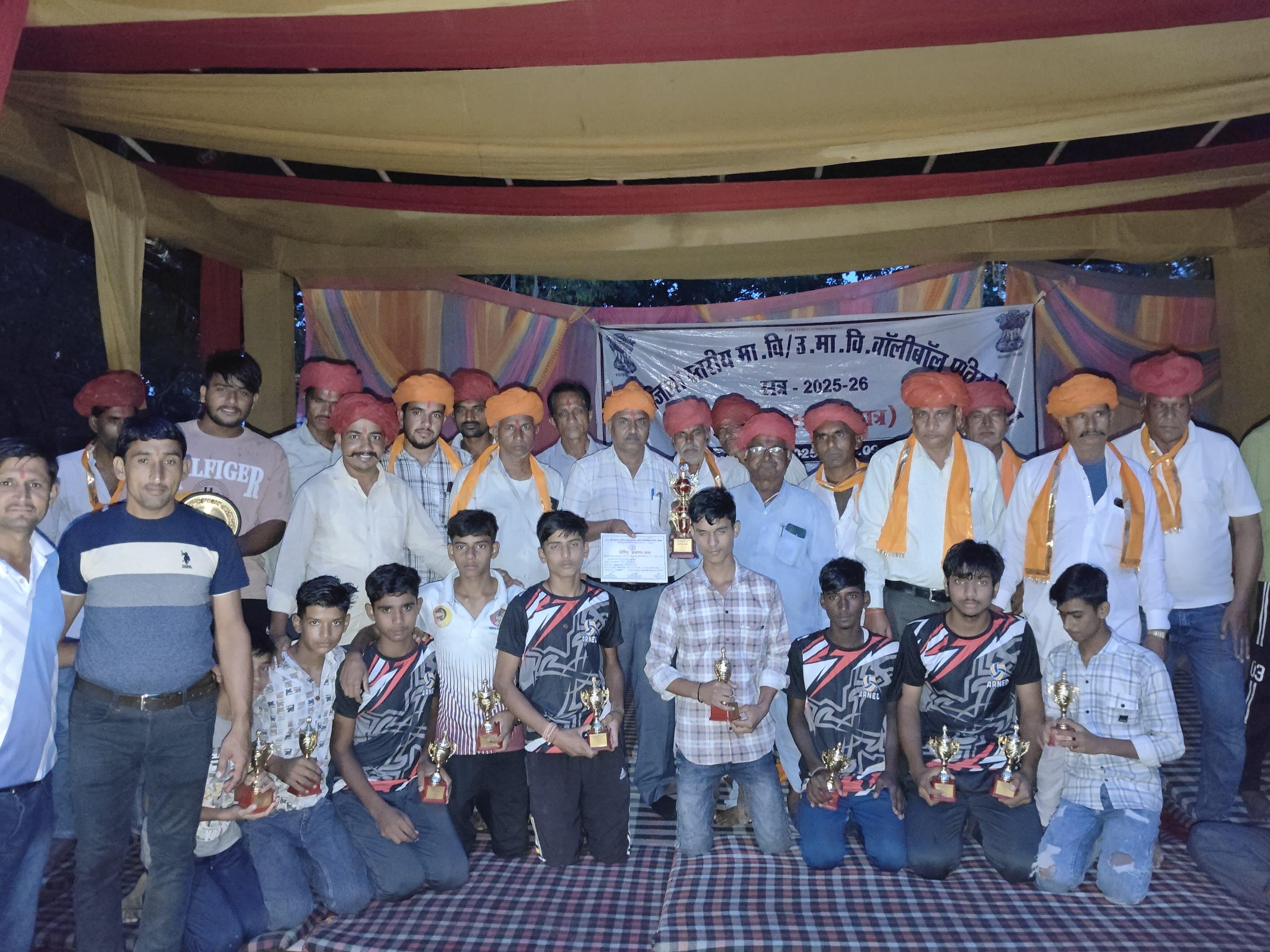 चित्तौड़गढ़ / डूंगला - जिला स्तरीय वालीबाल प्रतियोगिता में रनर अरनेड तो विनर साँवलिया जी रही
