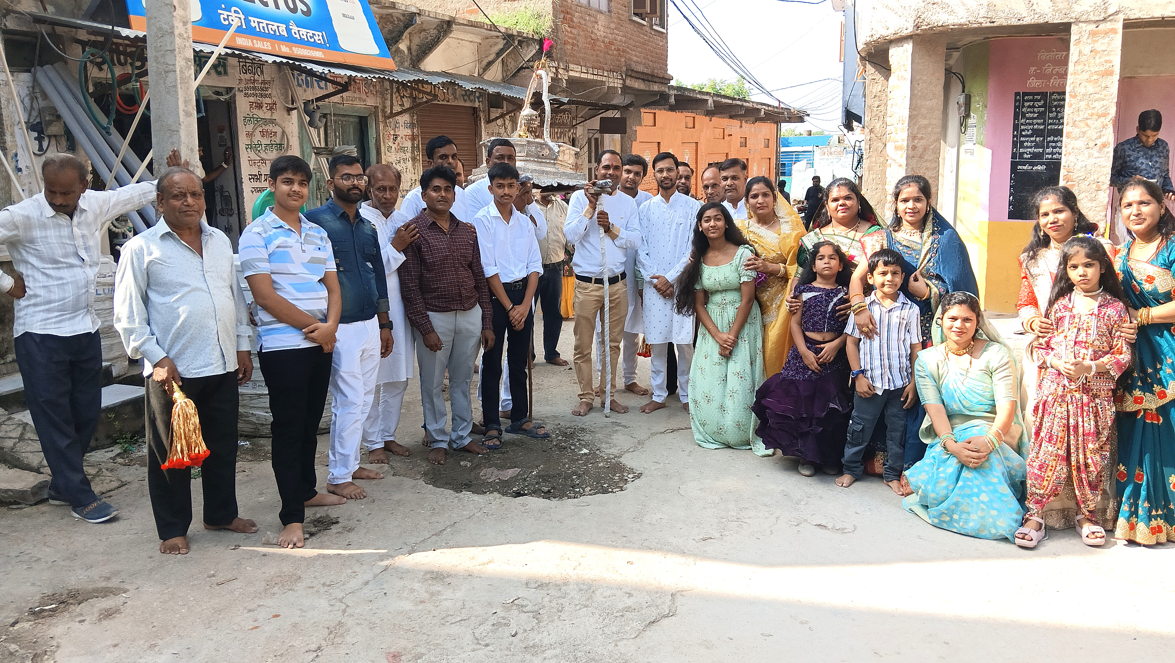 चित्तौड़गढ़ / बिनोता - बिनोता में पर्यूषण पर्व समापन पर आदिनाथ भगवान की शोभायात्रा निकली
