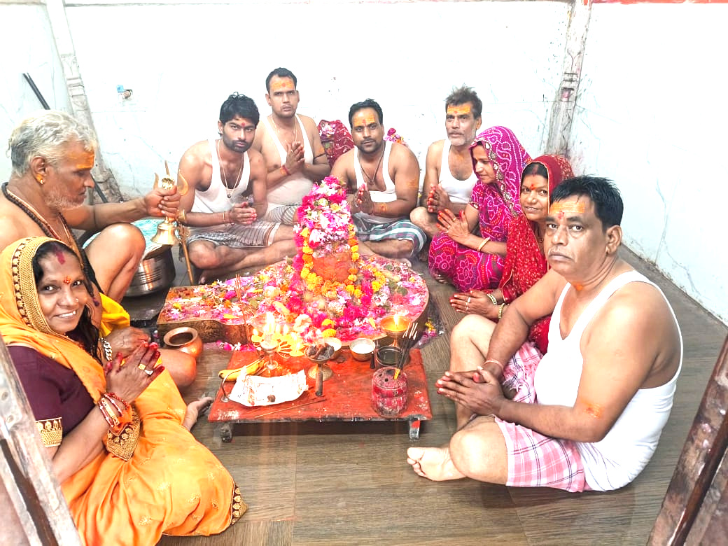 चित्तौड़गढ़ / बिनोता - पाटेश्वर महादेव मंदिर में शिव भक्तों ने की पूजा अर्चना, सुनी व्रत कथा