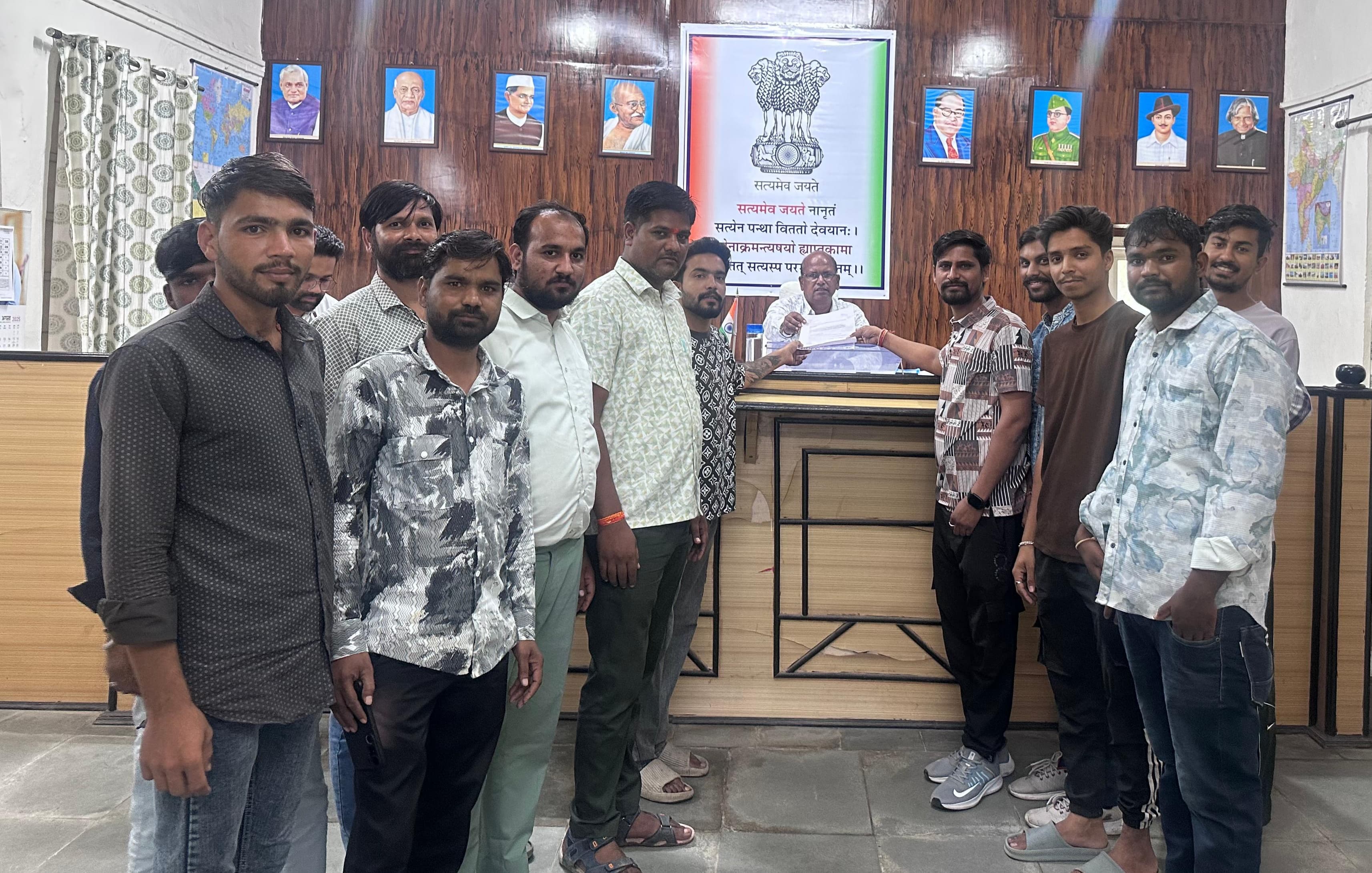 चित्तौड़गढ़ / बेंगू - जलभराव की समस्या को लेकर व्यापारियों ने सौंपा ज्ञापन