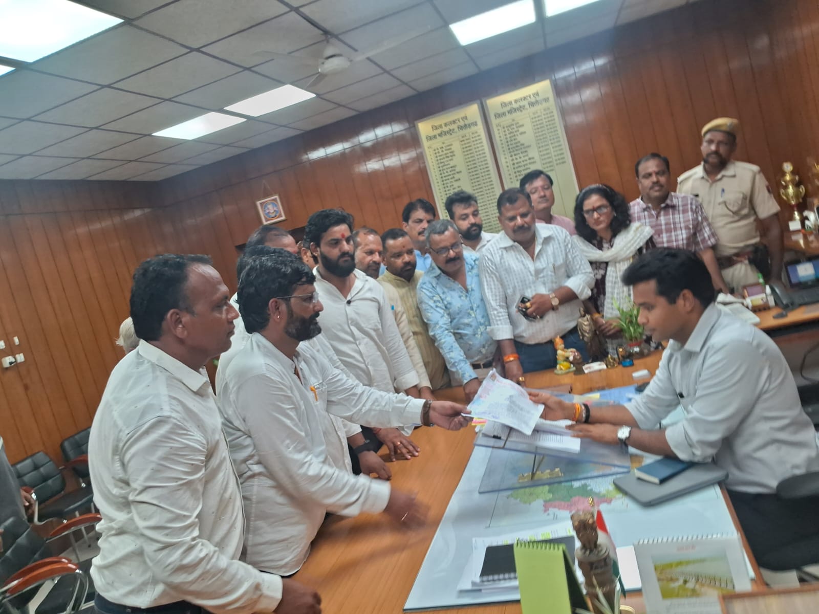चित्तौड़गढ़ - एकादशमी पर धार्मिक कार्यक्रम को लेकर सेन समाज ने सौंपा ज्ञापन