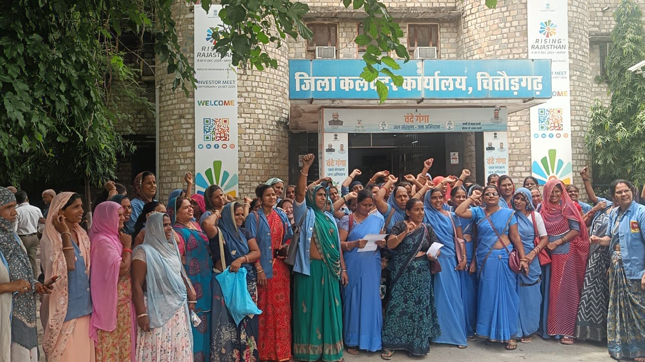 चित्तौड़गढ़ - विभिन्न मांगों को लेकर आशा वर्करों ने सौंपा ज्ञापन
