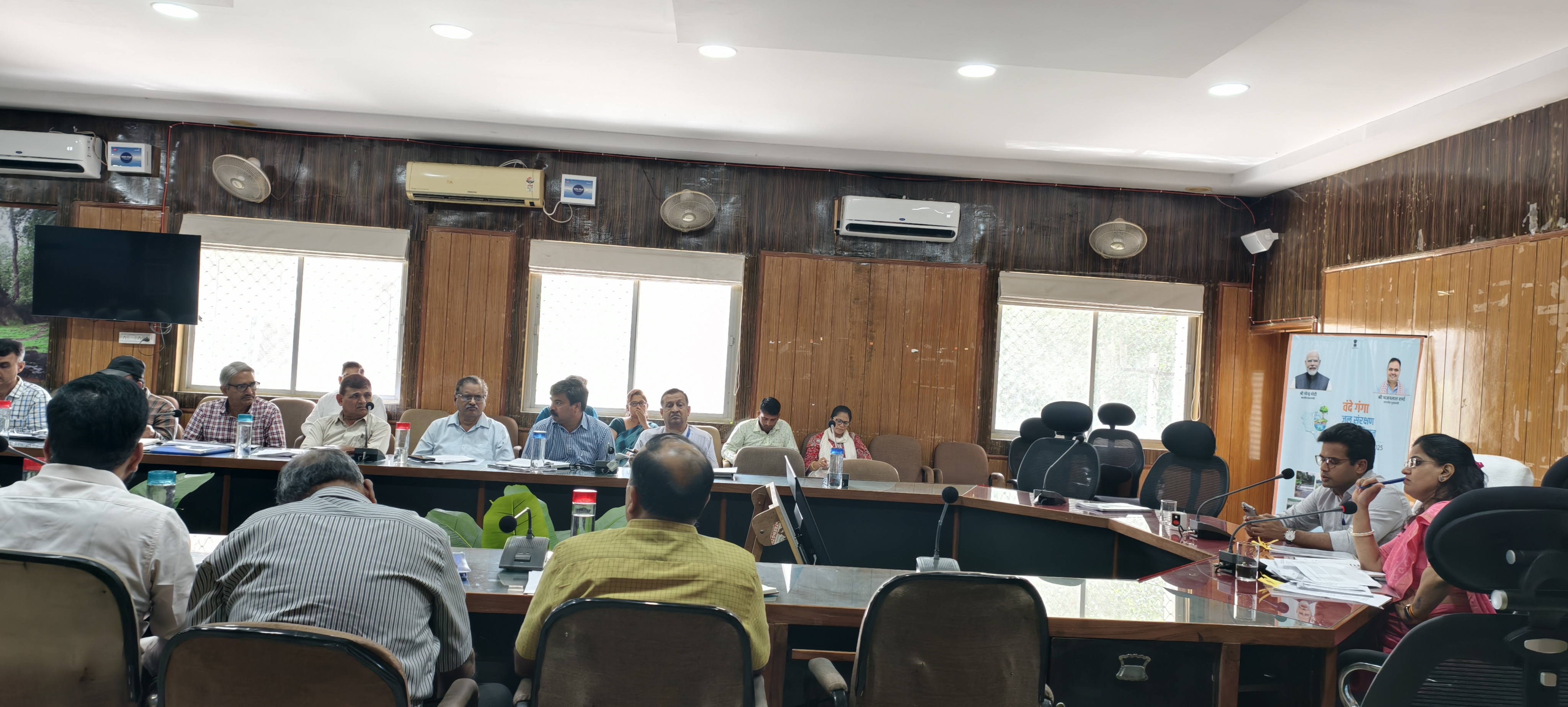 चित्तौड़गढ़ - संपर्क पोर्टल पर लंबित प्रकरणों का शीघ्र निस्तारण करें – जिला कलक्टर