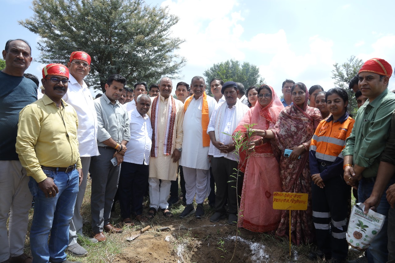 चित्तौड़गढ़ - धनेत में पीएम के जन्मदिवस पर हरियालो राजस्थान अभियान का शुभारंभ