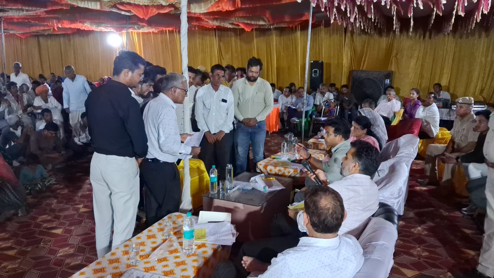 चित्तौड़गढ़ - रात्रि चौपाल में ग्रामीणों की समस्याओं का हुआ त्वरित समाधान