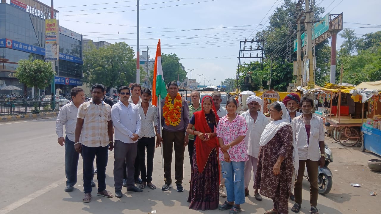 चित्तौड़गढ़ - जयपाल की दिल्ली तक पैदल तिरंगा यात्रा प्रारंभ