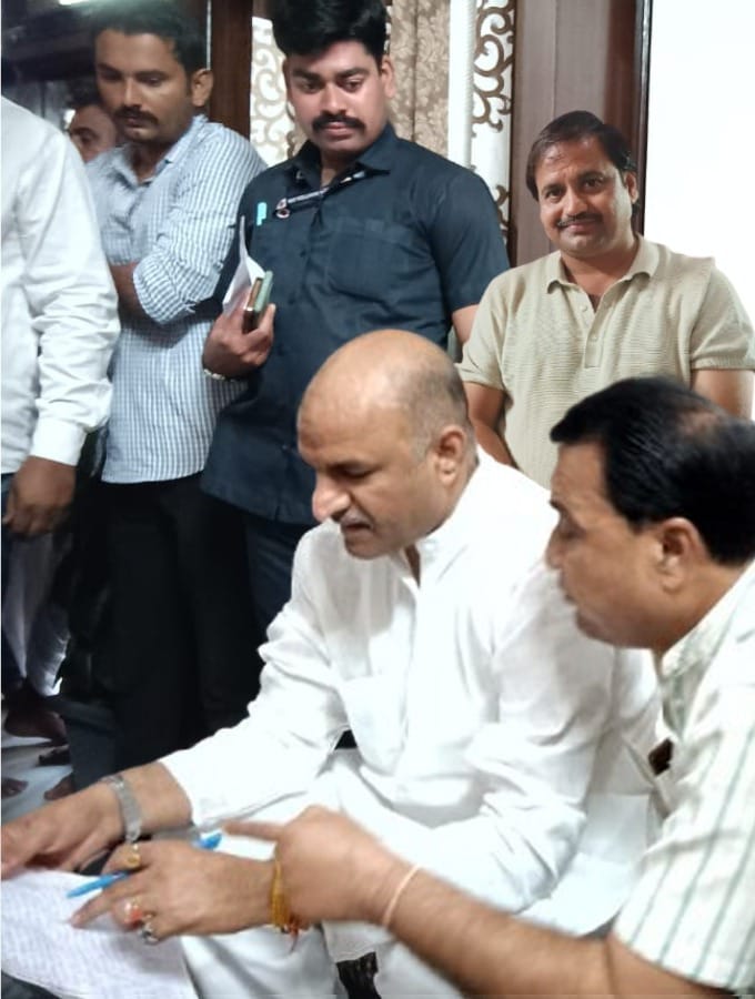 चित्तौड़गढ़ - उदयपुर रोड पर शहर से सटी नवविकसित कॉलोनियों को नगर परिषद क्षेत्र में शामिल करने की मांग 