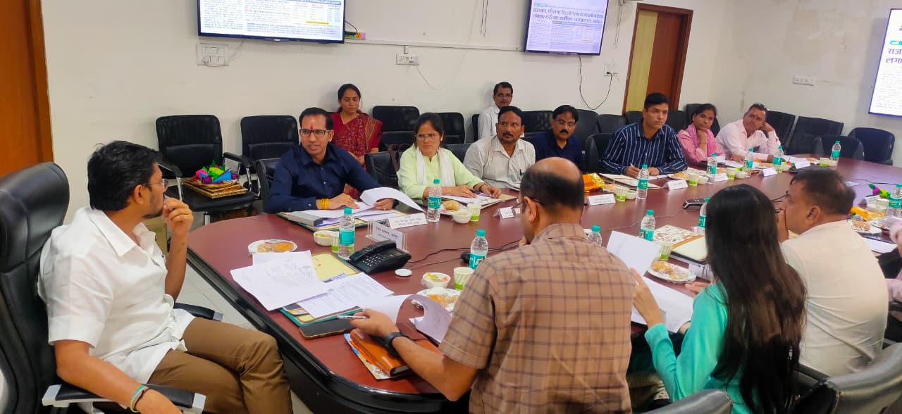 शैक्षिक गुणवत्ता को बनाए रखते हुए बच्चों को खेल और कला क्षेत्रों में भी दें बढ़ावा  - जिला कलेक्टर