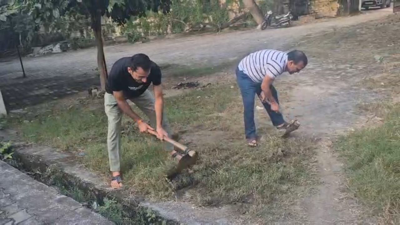 चित्तौड़गढ़ - योग साधकों ने श्रमदान करके प्राकृतिक योग और चिकित्सा केंद्र को किया स्वच्छ