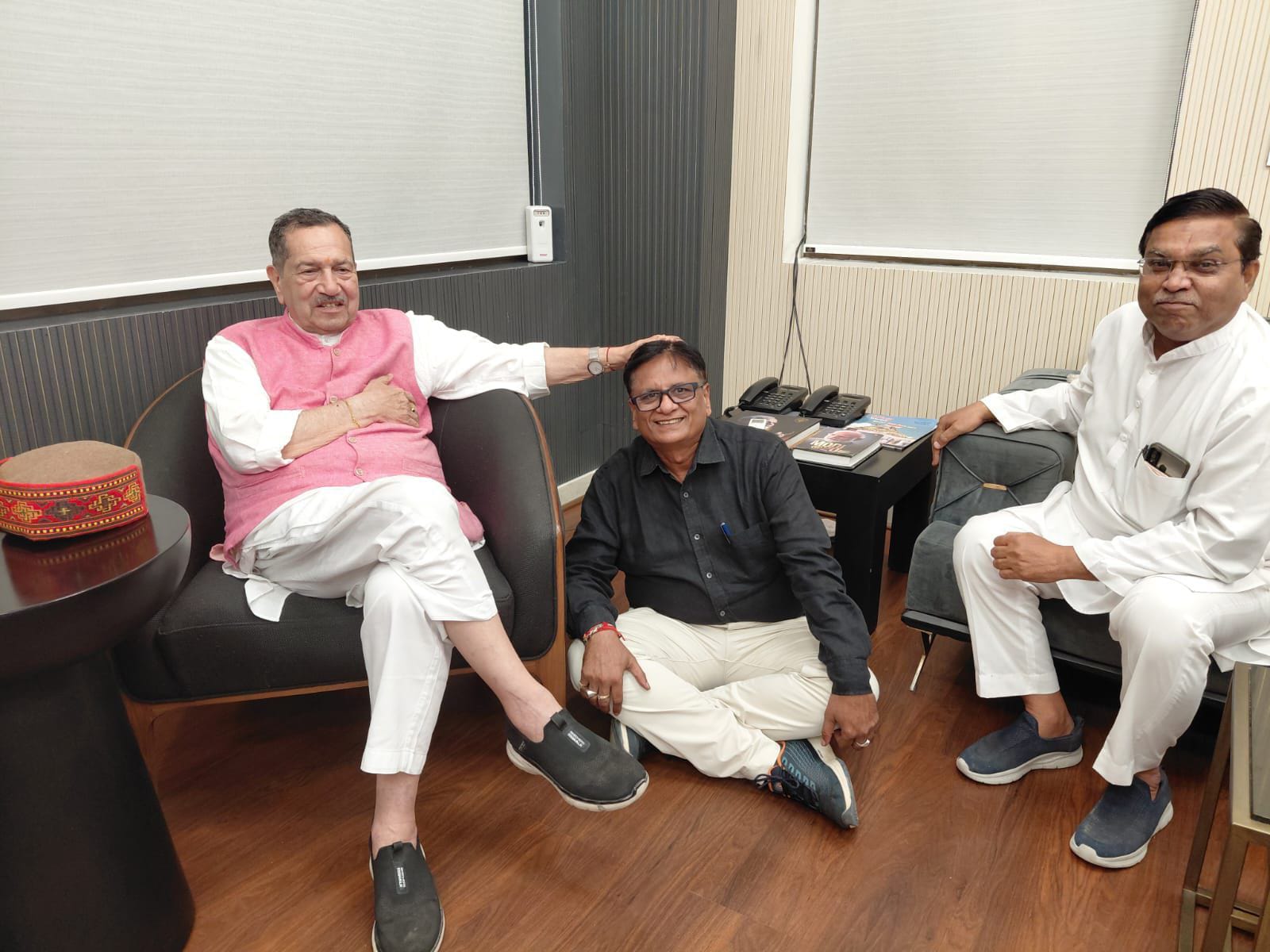 चित्तौड़गढ़ - देवर्षि इंद्रेश कुमार का उदयपुर एयरपोर्ट पर किया स्वागत
