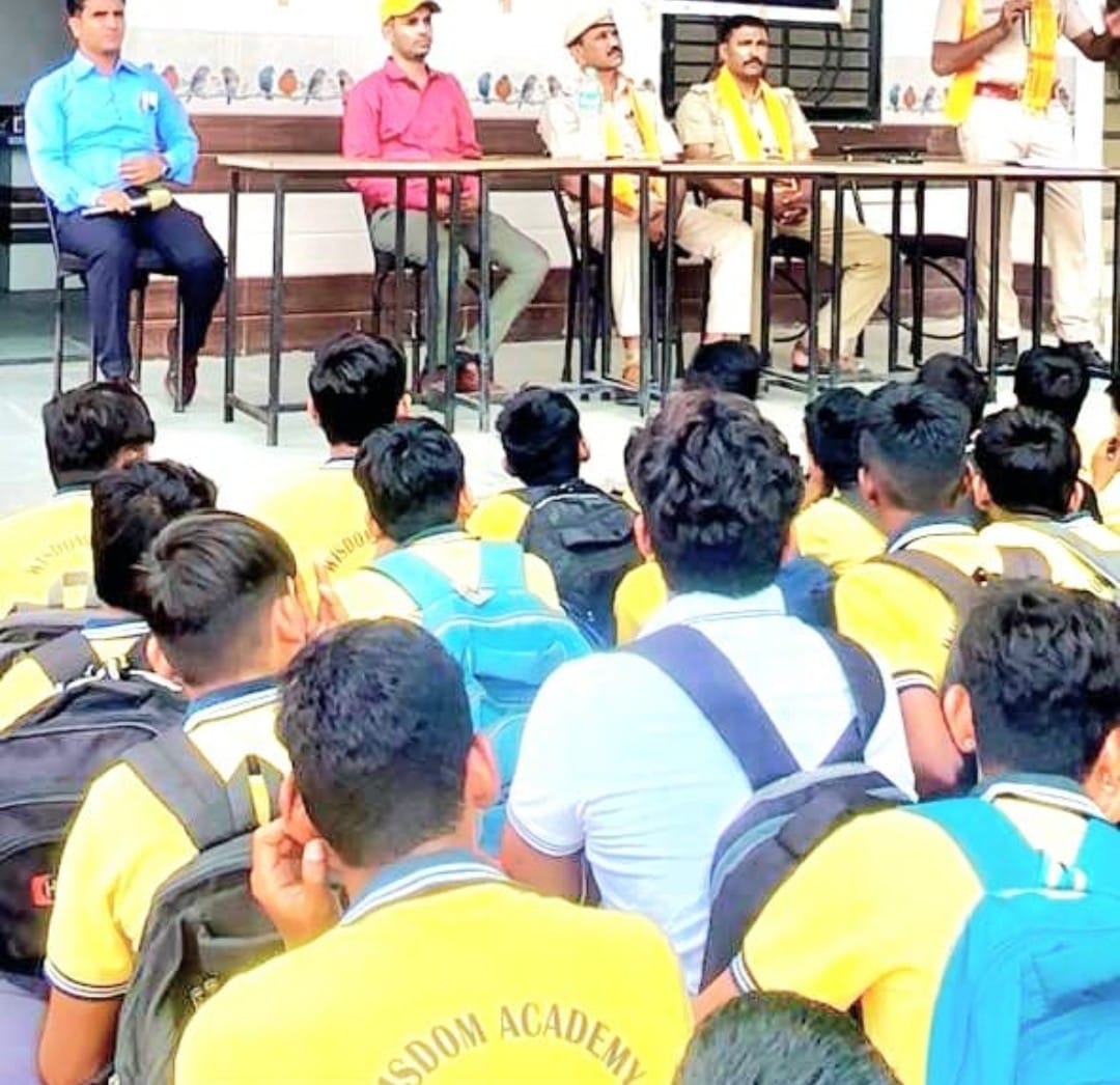 चित्तौड़गढ़ / डूंगला - स्कूल में साइबर क्राइम जागरूकता संगोष्ठी का हुआ आयोजन 