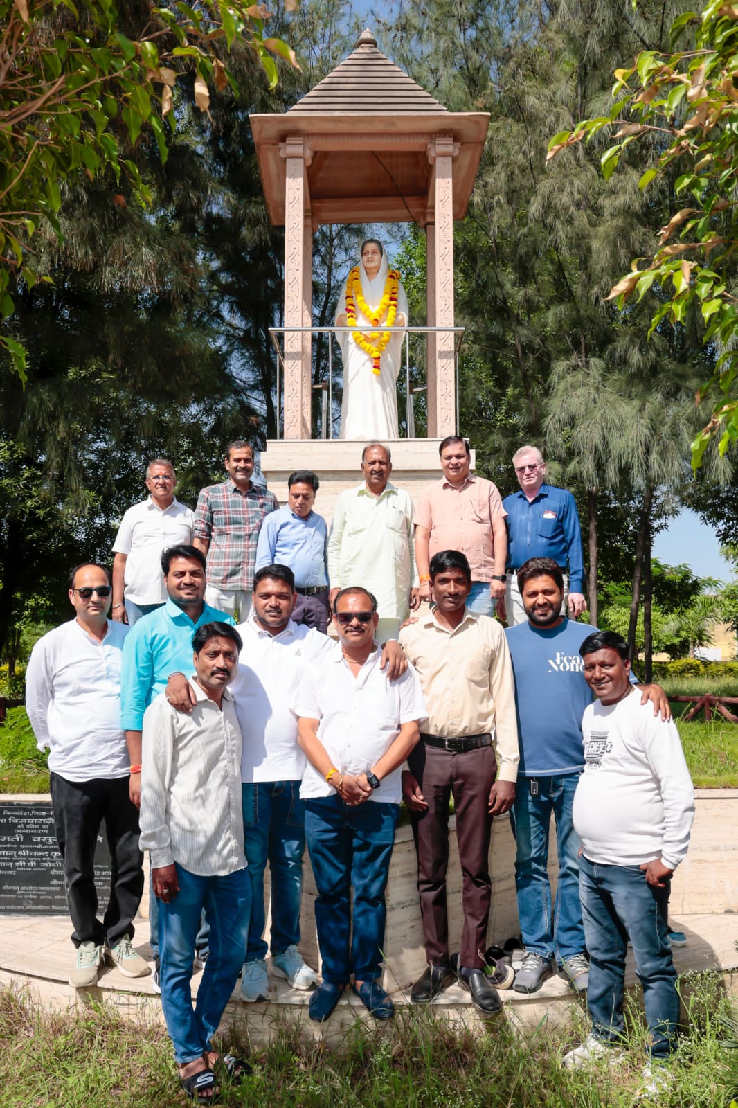 चित्तौड़गढ़ / निंबाहेड़ा - राजमाता सिंधिया को जन्म जयंती पर माल्यार्पण एवं पुष्प अर्पित कर किया स्मरण