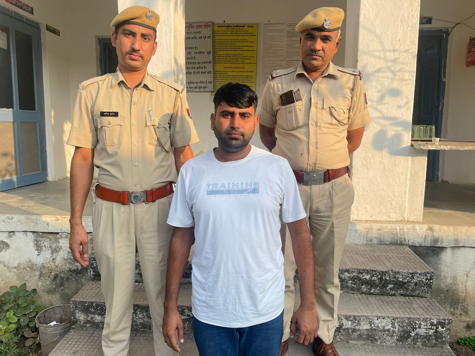 चित्तौड़गढ़ - मादक पदार्थ की तस्करी में वांछित इनामी बदमाश गिरफ़्तार