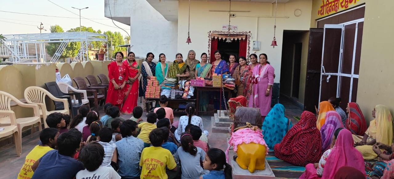 चित्तौड़गढ़ / निंबाहेड़ा - तेजस्वनीक्लब ने कच्ची बस्ती के बच्चो साथ दिवाली की खुशियां बांटी