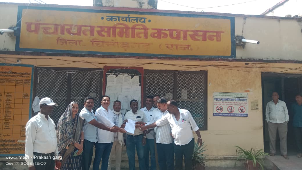चित्तौड़गढ़ / कपासन - सरपंच संघ ने मुख्यमंत्री के नाम ज्ञापन देकर राज्य वित आयोग एवं प्रधानमंत्री आवास की राशि दिपावली पूर्व जारी कराने की मांग की
