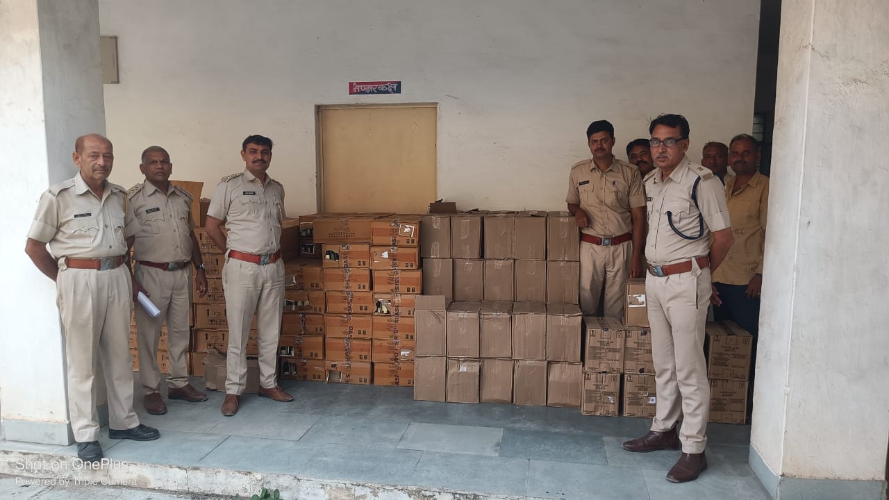 चित्तौड़गढ़ - आबकारी चित्तौड़ की बड़ी कार्यवाही, 10 लाख से ज्यादा मूल्य की 150 पेटी शराब पकड़ी