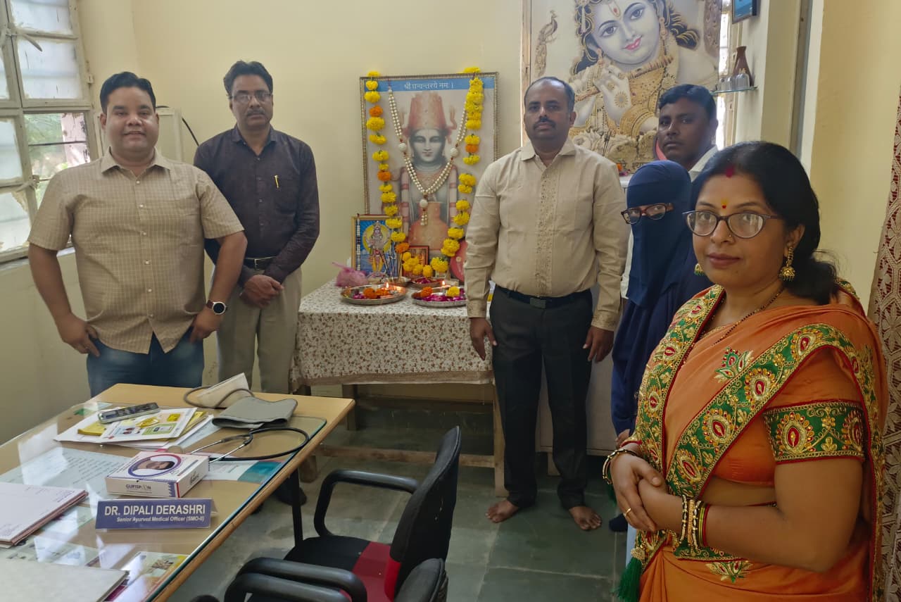 चित्तौड़गढ़ - आयुर्वेदिक चिकित्सालय में की भगवान धन्वंतरि की पूजा