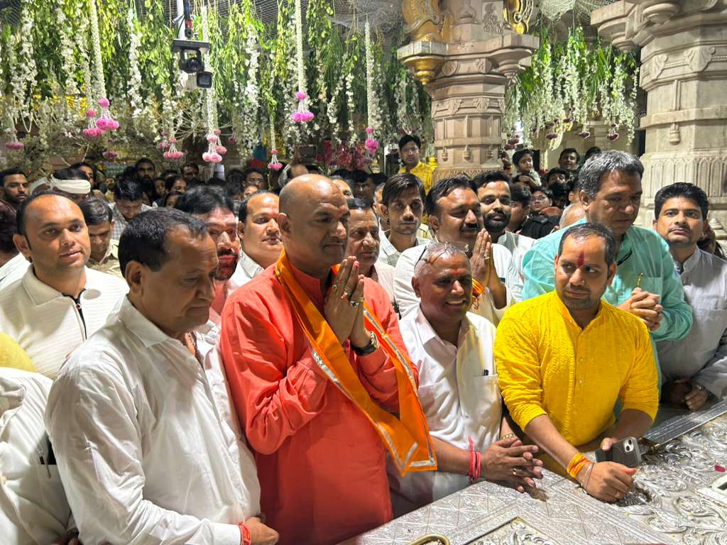 चित्तौड़गढ़ - सांसद जोशी ने किए भगवान श्री सांवलिया सेठ के दर्शन