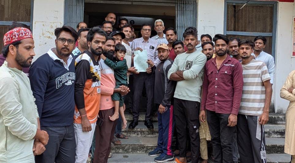 चित्तौड़गढ़ / कपासन - स्कूल खेल मैदान पर अतिक्रमण रोकने की मांग को लेकर खिलाड़ियों ने तहसीलदार को सौंपा ज्ञापन  