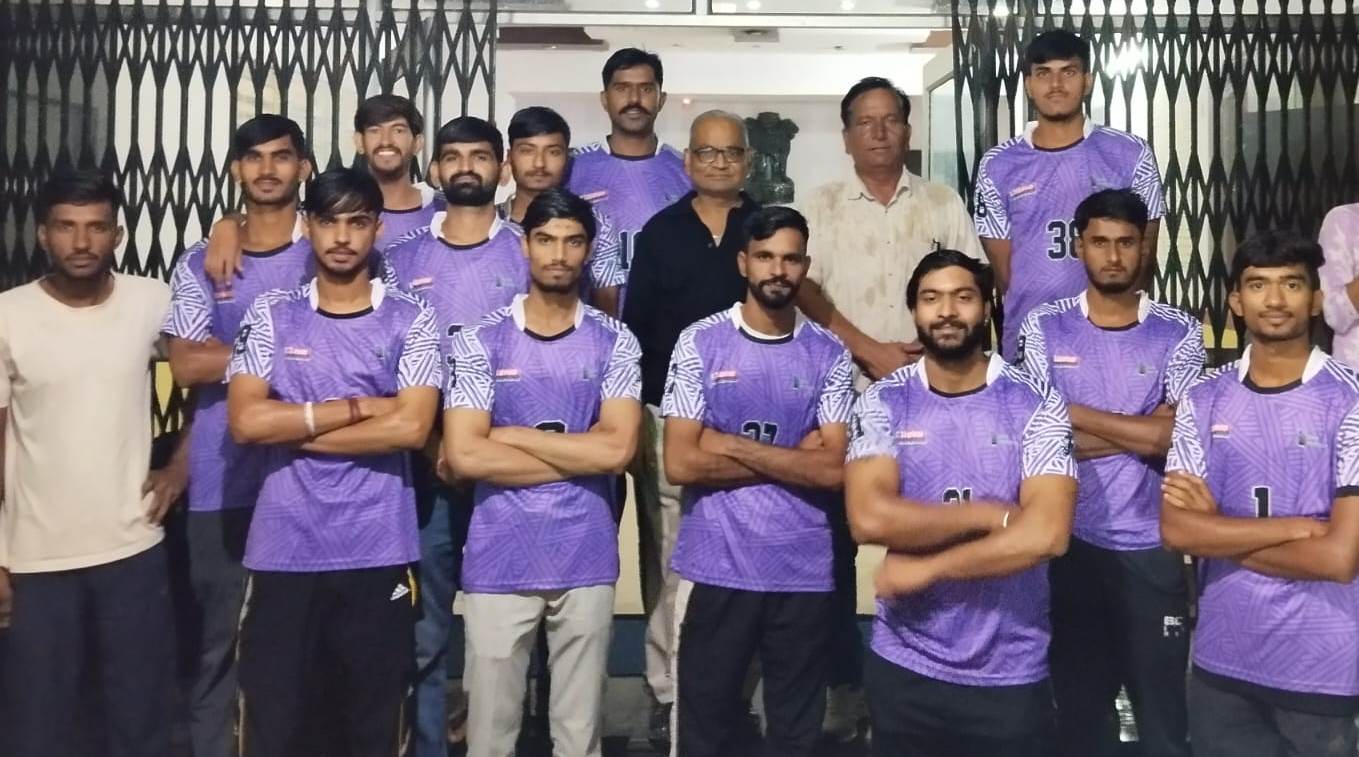 चित्तौड़गढ़ - राज्य स्तरीय प्रतियोगिता के लिए जिले की वॉलीबॉल टीम रवाना