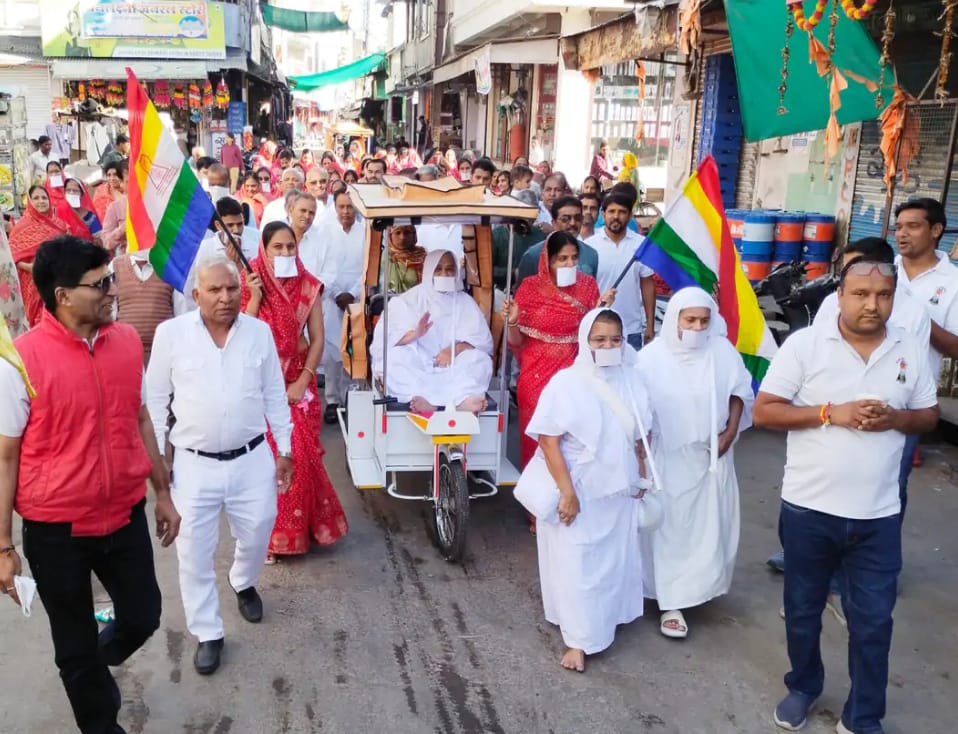 चित्तौड़गढ़ / कपासन - महासाध्वी कंचन कंवर का चातुर्मास के बाद प्रथम विहार, सैकड़ों श्रावक श्राविकाओ दी भावपूर्ण विदाई