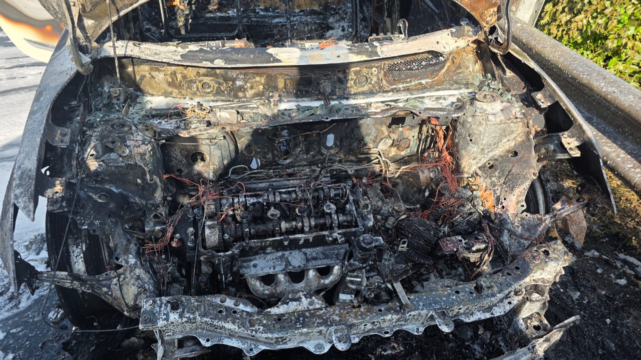 चित्तौड़गढ़ - टैक्सी परमिट कार में लगी आग में जलते मिले लाखों के नोट, हवाला कारोबार का बताया जा रहा है पैसा