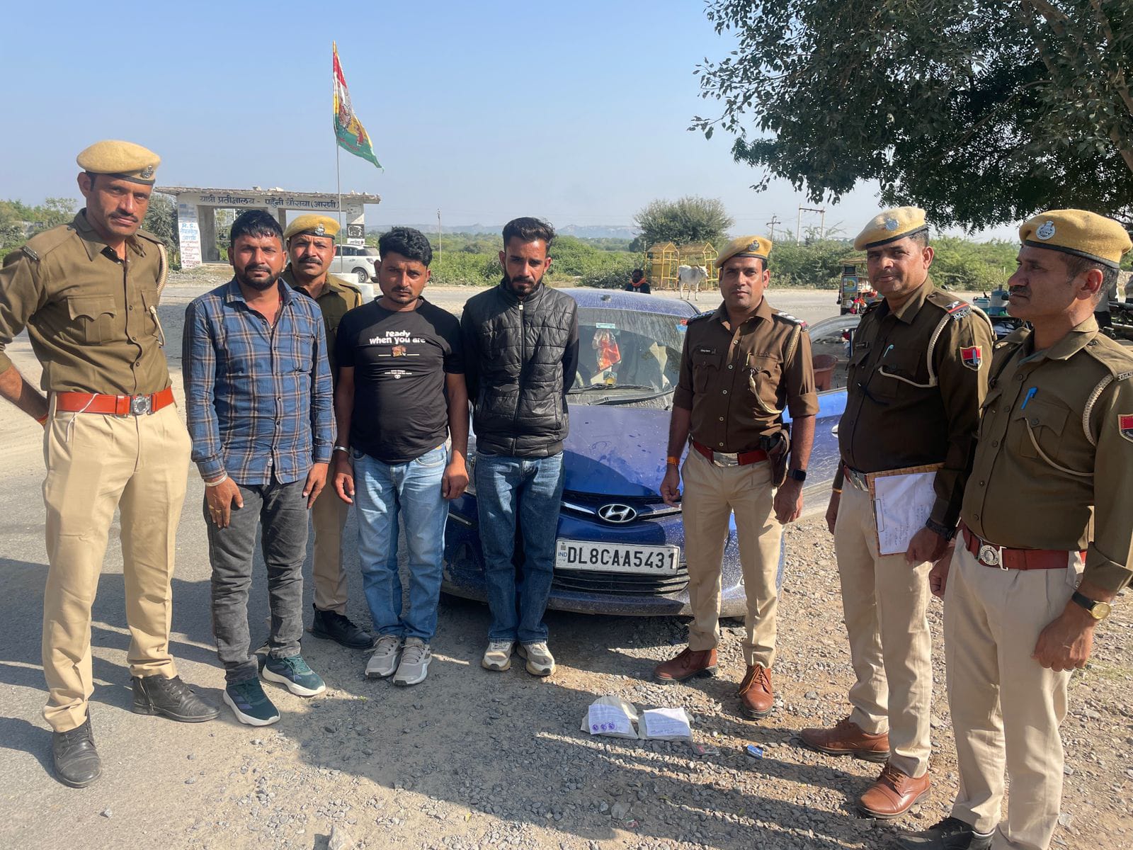 चित्तौड़गढ़  / राशमी - नाकाबंदी के दौरान कार से 650 ग्राम अफीम जप्त, तीन आरोपी गिरफ्तार 