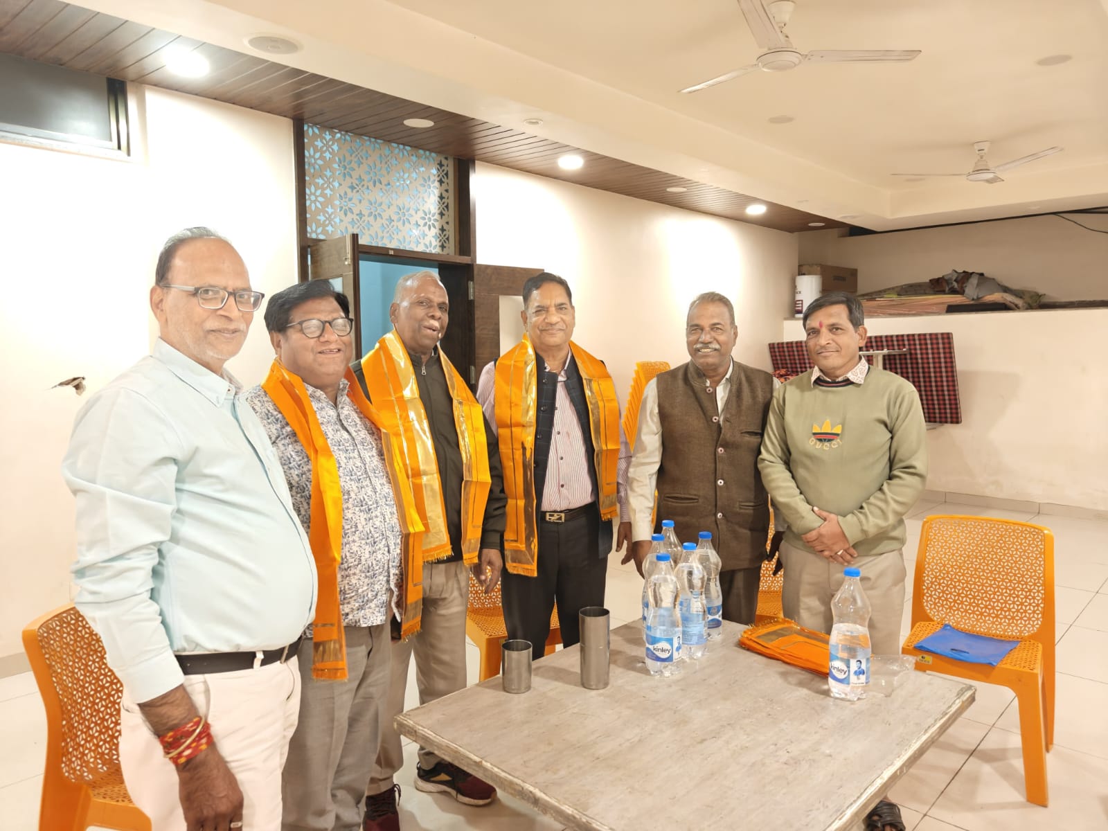 चित्तौड़गढ़ / चिकारड़ा - अग्रवाल सम्मेलन उदयपुर के पदाधिकारी पहुंचे मंगलवाड़, दिया परिचय सम्मेलन का निमंत्रण 