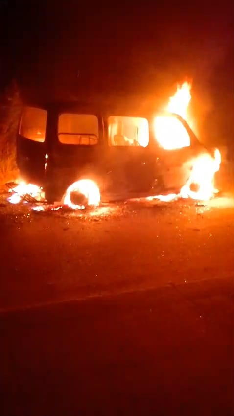 चित्तौड़गढ़ - इक्को कार में लगी आग, जिंदा जला चालक