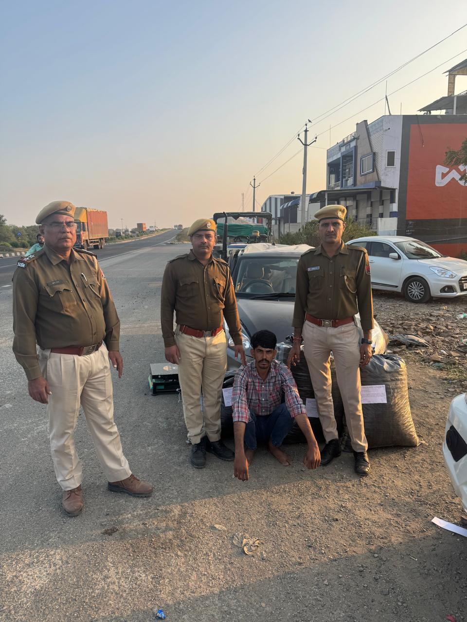 चित्तौड़गढ़ / निंबाहेड़ा - स्विफ्ट कार से 41 किलो डोडाचूरा जब्त, एक आरोपी गिरफ्तार