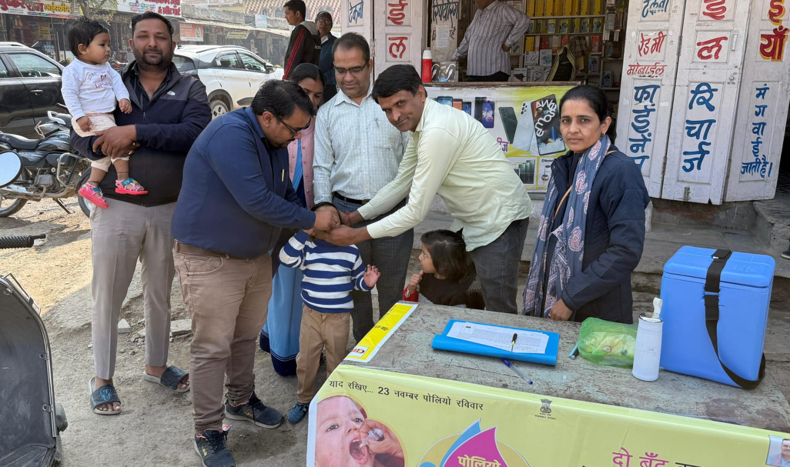 चित्तौड़गढ़ / डूंगला - बच्चों को पिलाई पोलियो की दवा