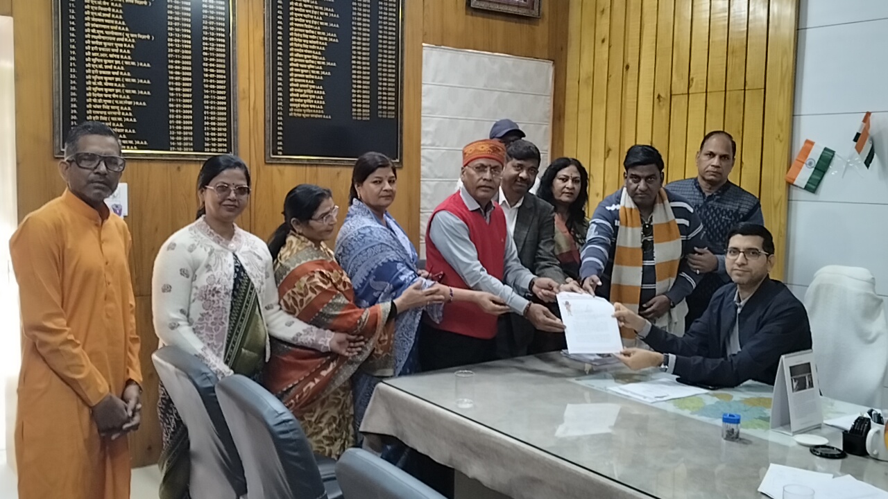 चित्तौड़गढ़ - आईएएस अधिकारी के बयान को लेकर ब्राह्मण समाज में उबाल, राष्ट्रपति के नाम सौंपा ज्ञापन
