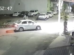 चित्तौड़गढ़ - दो कारों का कांच तोड़ की चोरी, एक का सेंसर भी हैक किया लेकिन बंद होने पर छोड़ भागे