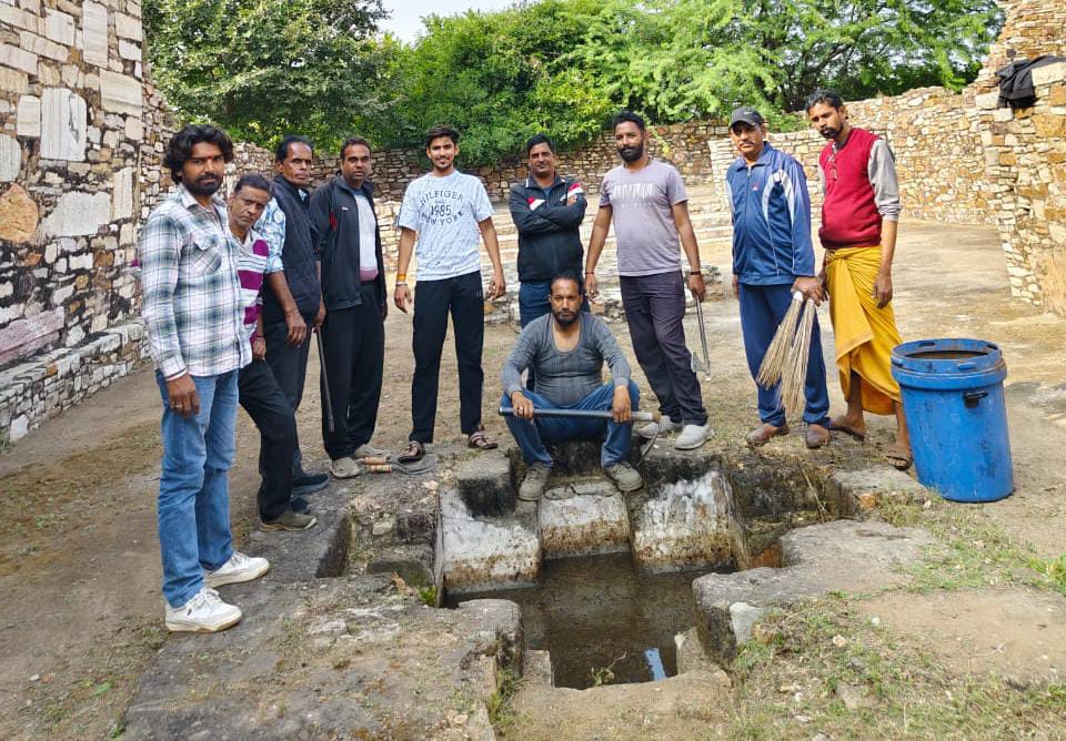 चित्तौड़गढ़ - चित्तौड़गढ़ दुर्ग में भामाशाह हवेली पर सफाई अभियान आयोजित