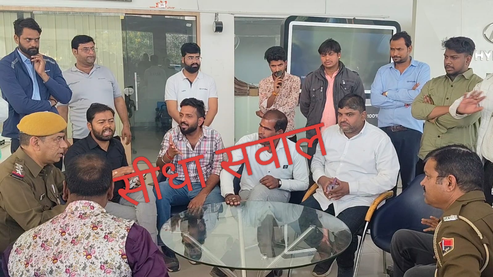 चित्तौड़गढ़ - पुलिस थाने के सामने ट्रेलर से ट्रैक्टर उतार रहे श्रमिक की मौत, मुआवजे की मांग को लेकर प्रदर्शन, पुलिस जाब्ता तैनात, 25 लाख की आर्थिक सहायता पर समझाईश