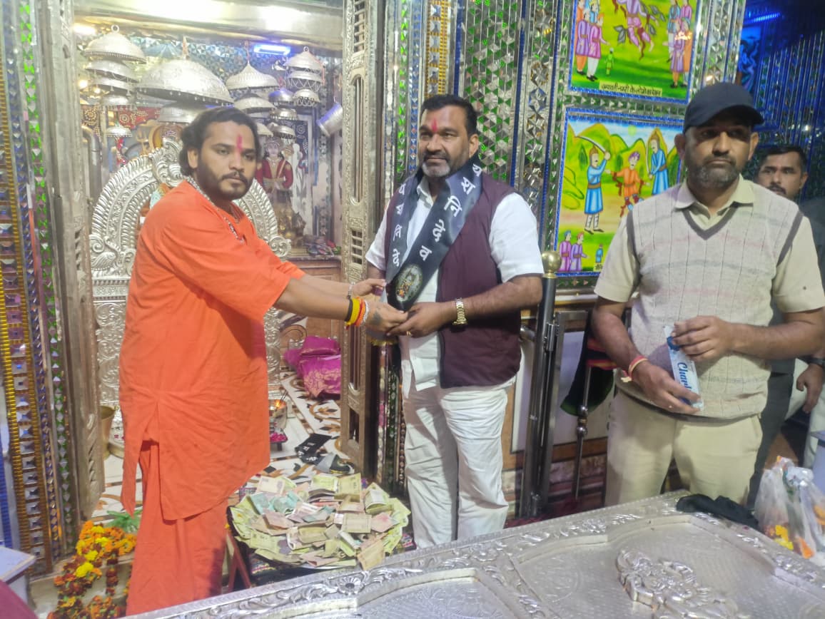 चित्तौड़गढ़ / कपासन - वल्लभनगर विधायक डांगी ने श्री शनिदेव के दर्शन कर सुख समृद्धि की कामना की