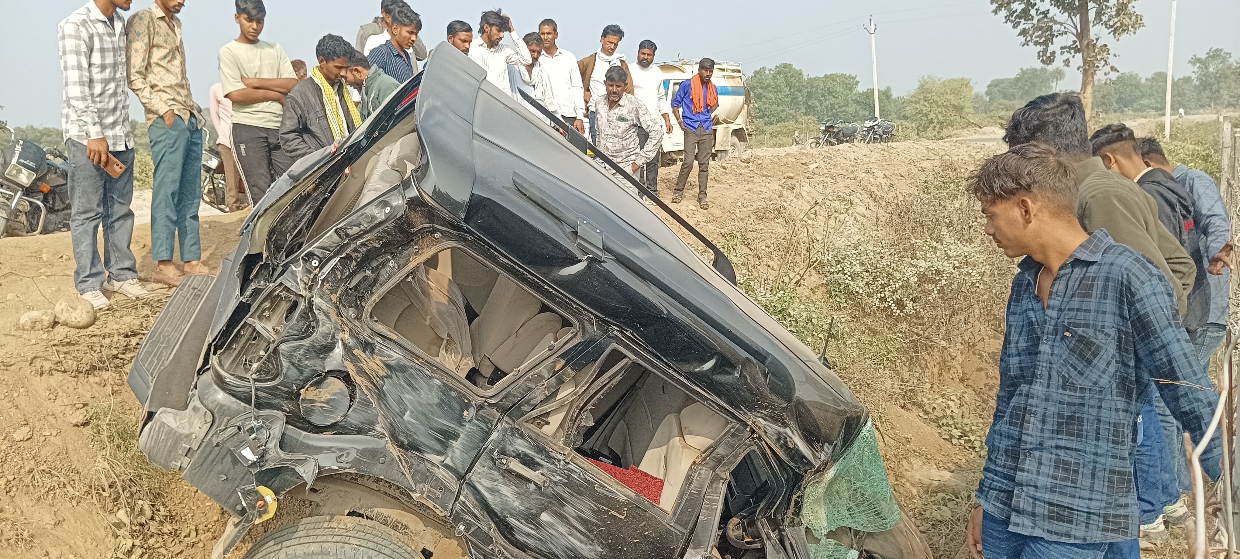 चित्तौड़गढ़ / राशमी - तेज रफ्तार कार खाई में गिरी,एक की मौत, दो गंभीर घायल,मुरोली-मरमी मार्ग पर हादसा