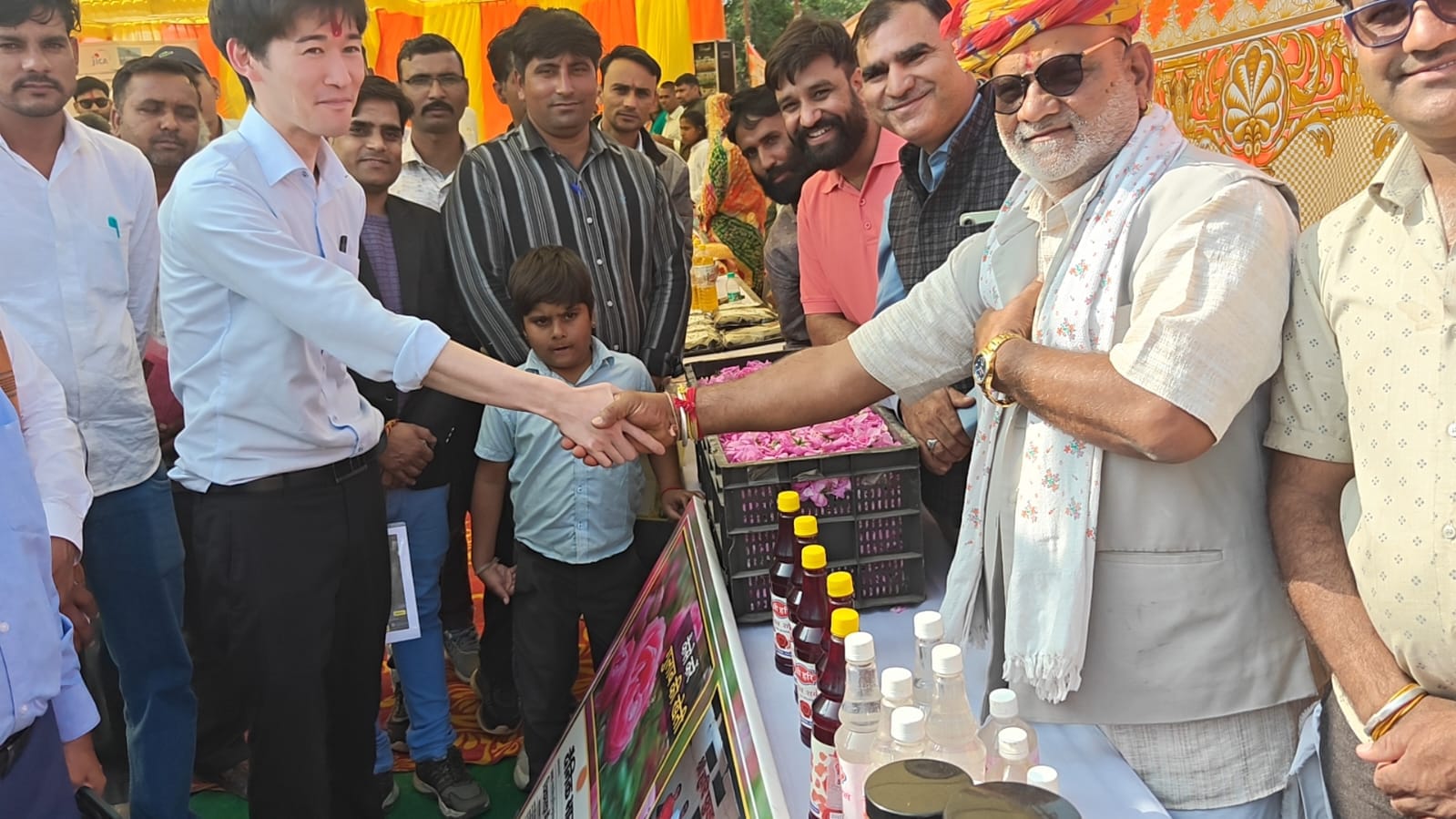 चित्तौड़गढ़ / चिकारड़ा - जापान से आये मिसिहारा रायसुके का चिकारड़ा में हुआ स्वागत