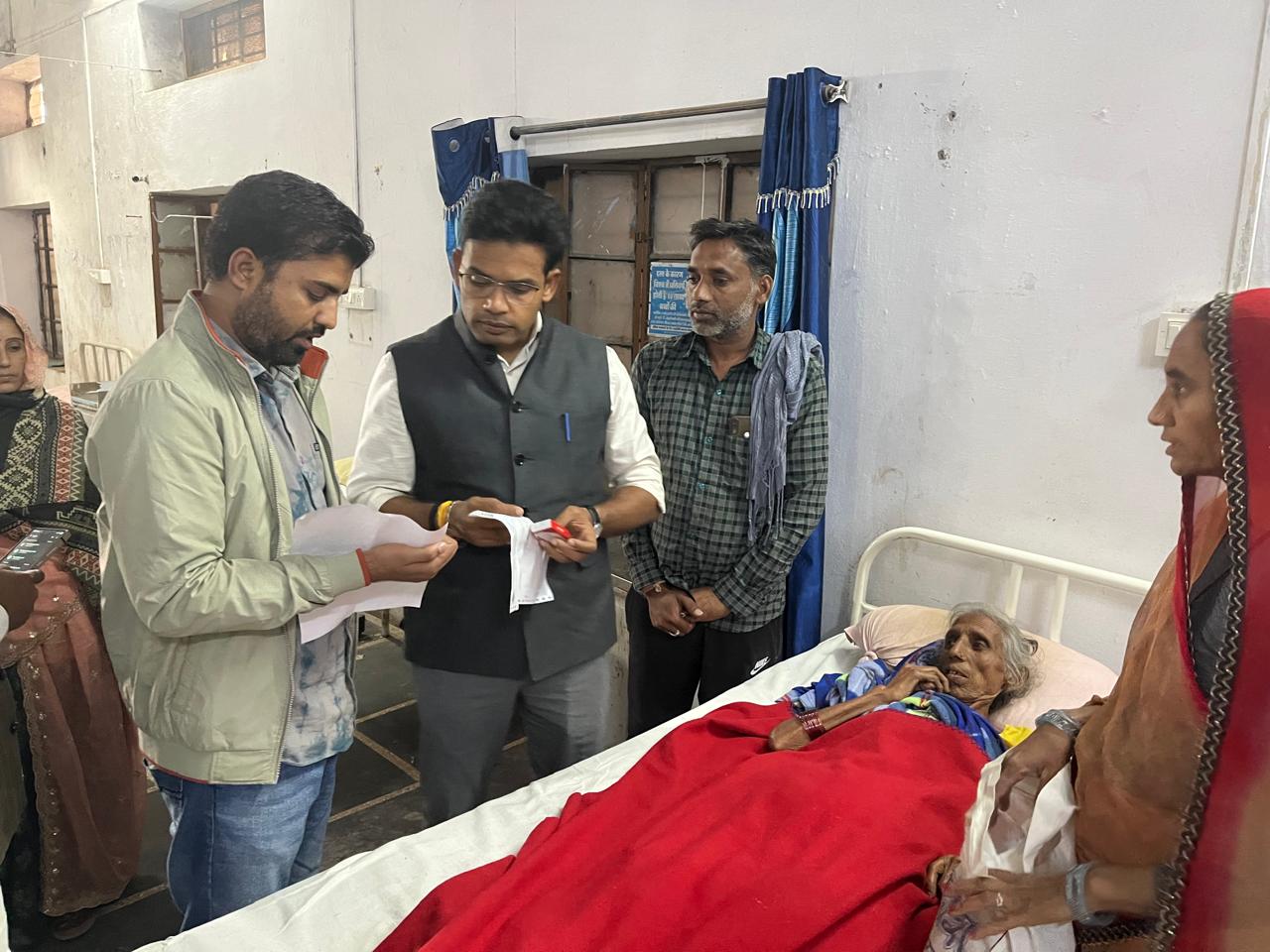 चित्तौड़गढ़ - जिला कलक्टर का भादसोड़ा दौराः व्यवस्थाओं का किया गहन निरीक्षण, ई फाइलिंग और CCTV लगाने के निर्देश