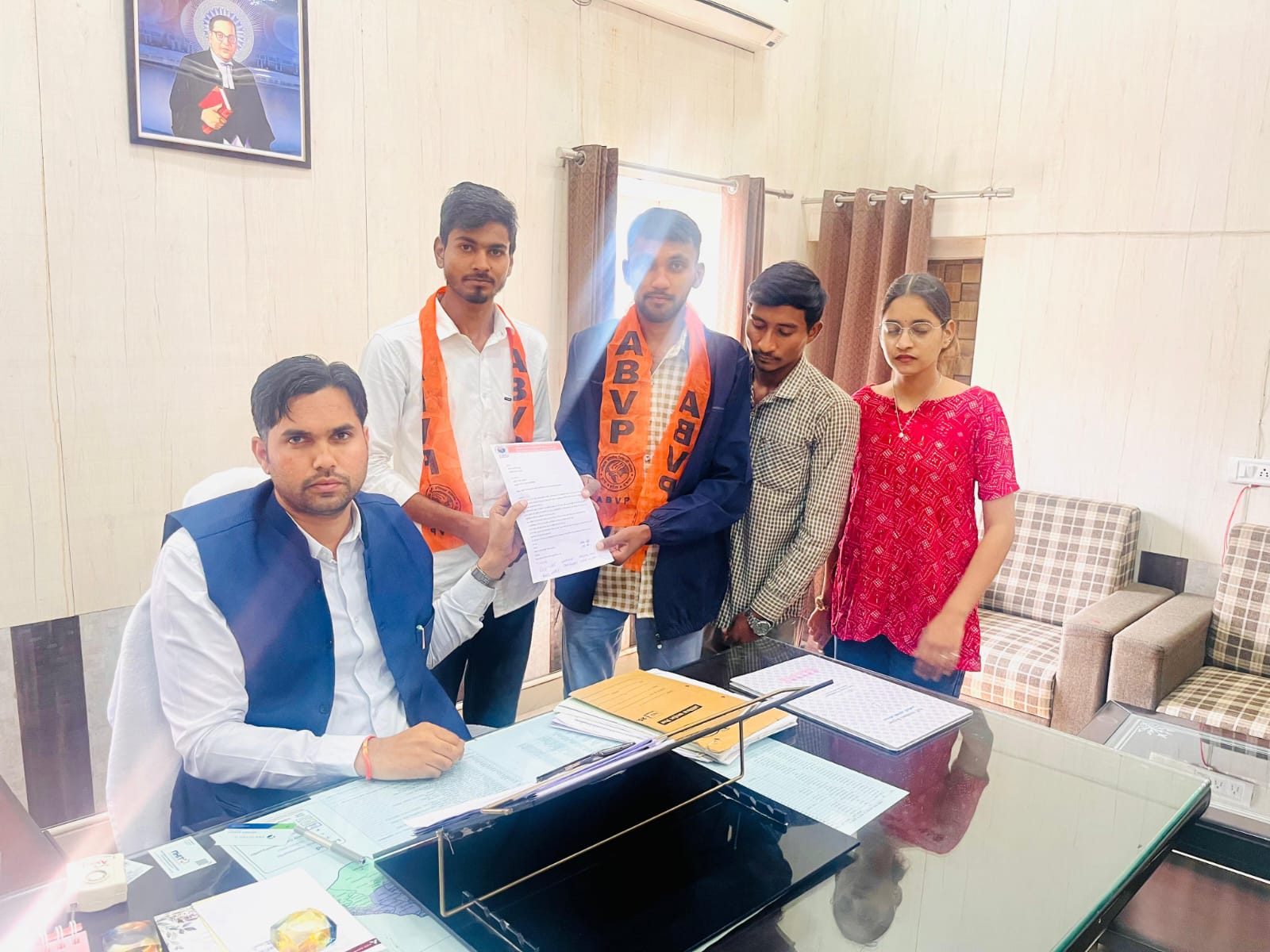 चित्तौड़गढ़ / बेगूं - महाविद्यालय में खेल मैदान की सफाई और निर्माण कार्य की मांग को लेकर एसडीएम को सौंपा ज्ञापन