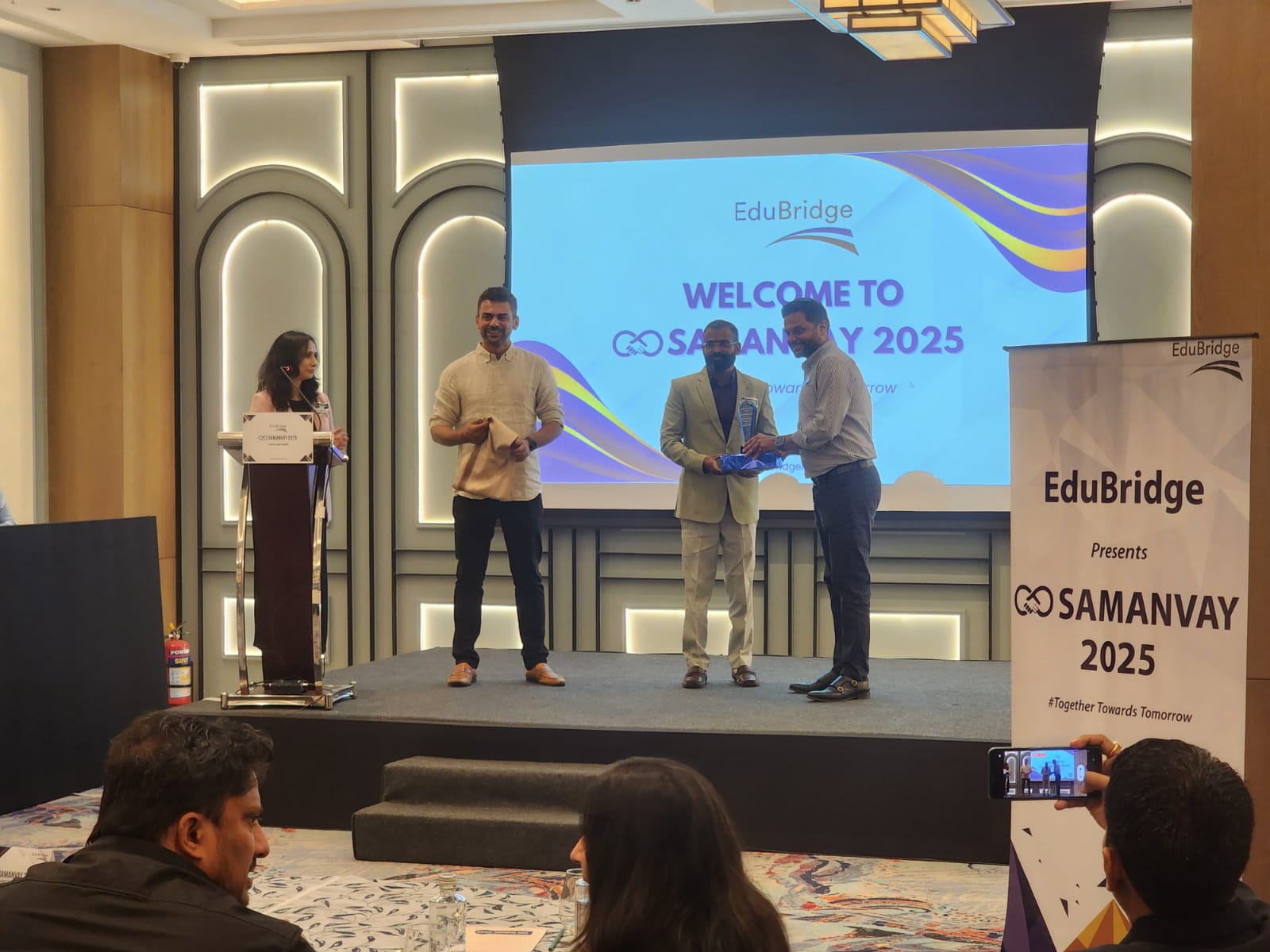 चित्तौड़गढ़ / कपासन - स्किल इंडिया मिशन के तहत सर्वश्रेष्ठ प्रदर्शन के लिए शिव शिक्षा संस्थान को मुंबई में मिला पुरस्कार