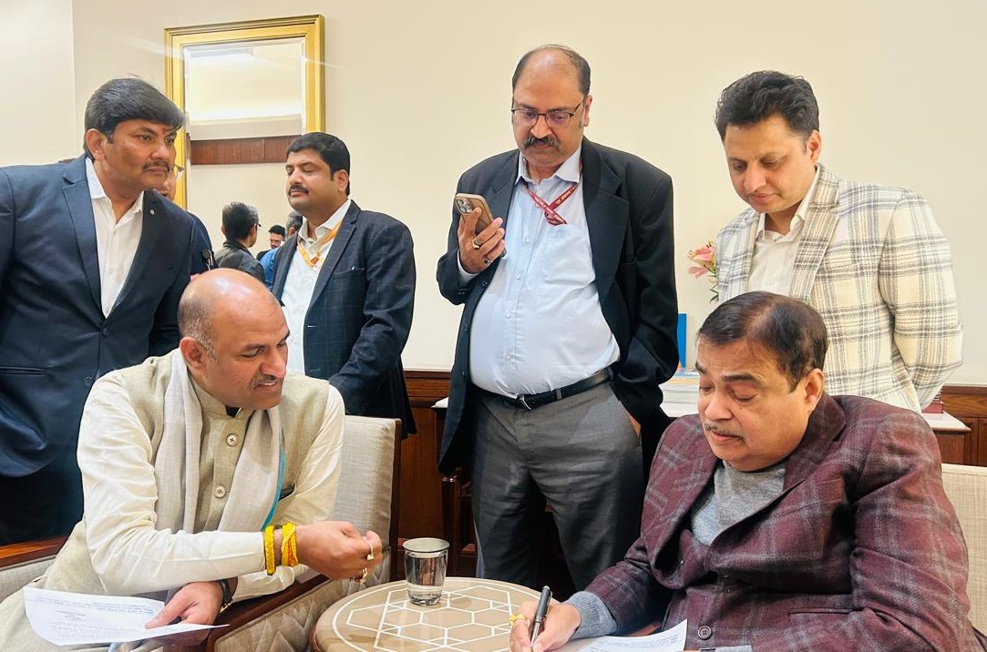 चित्तौड़गढ़ - सांसद जोशी ने केंद्रीय मंत्री नितिन गडकरी से की मुलाकात