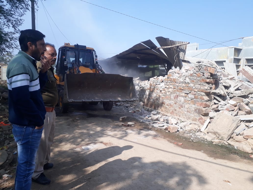  चित्तौड़गढ़ / कनेरा - कनेरा के पीलखेड़ी में चला बुलडोजर, हटाया अतिक्रमण