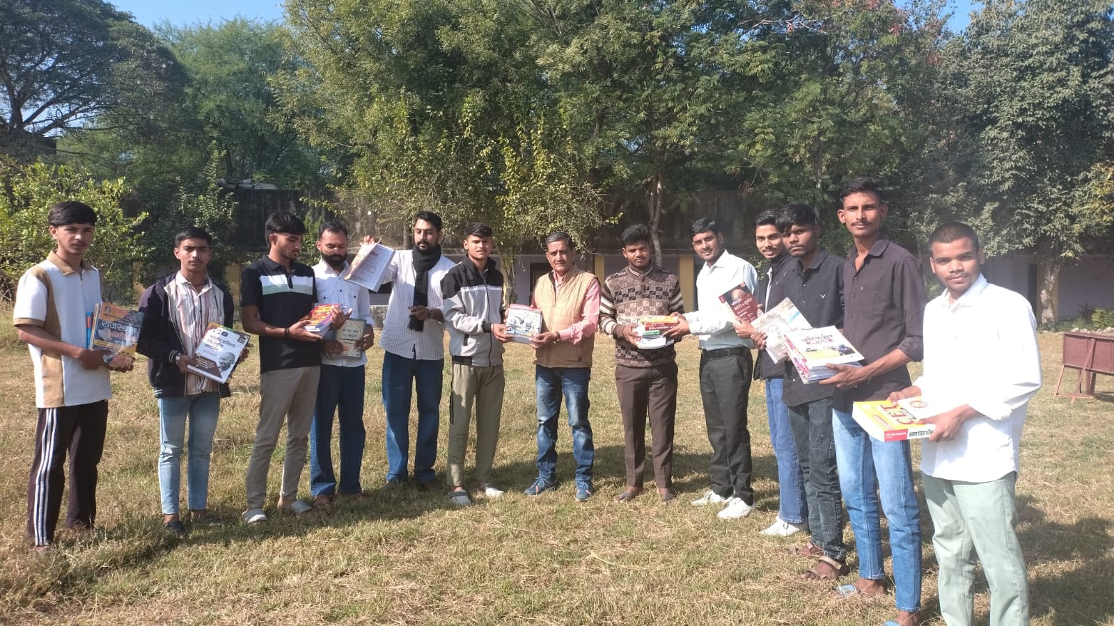 चित्तौड़गढ़ - डॉ. अंबेडकर छात्रावास में बाबा साहेब को श्रद्धांजलि, जय सिंह मीणा ने भेंट की 15 हजार की पुस्तकें और अलमारी