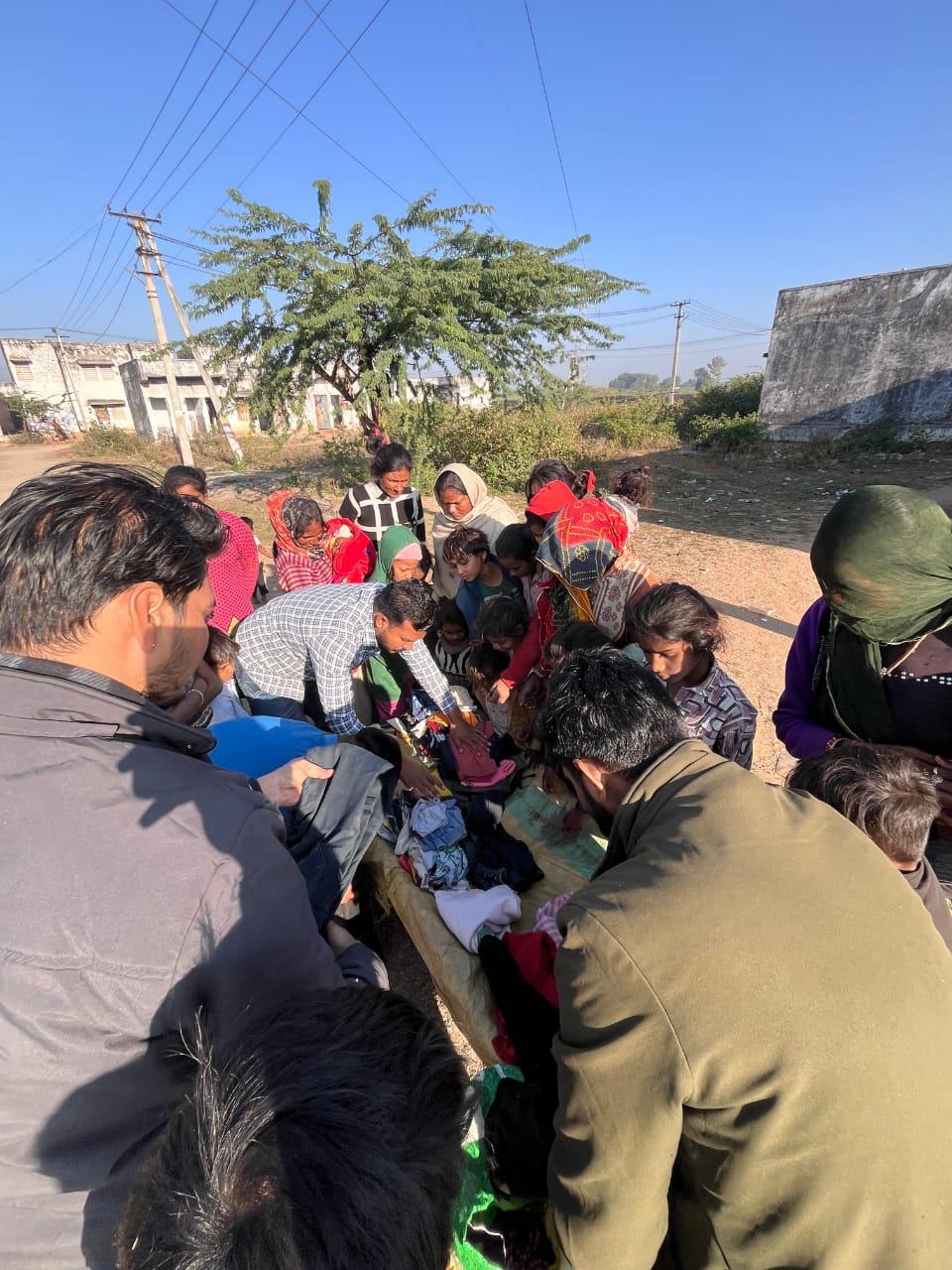 चित्तौड़गढ़ -  शौर्य दिवस पर सुदर्शन सेवा संस्थान ने वितरित किए ऊनी वस्त्र