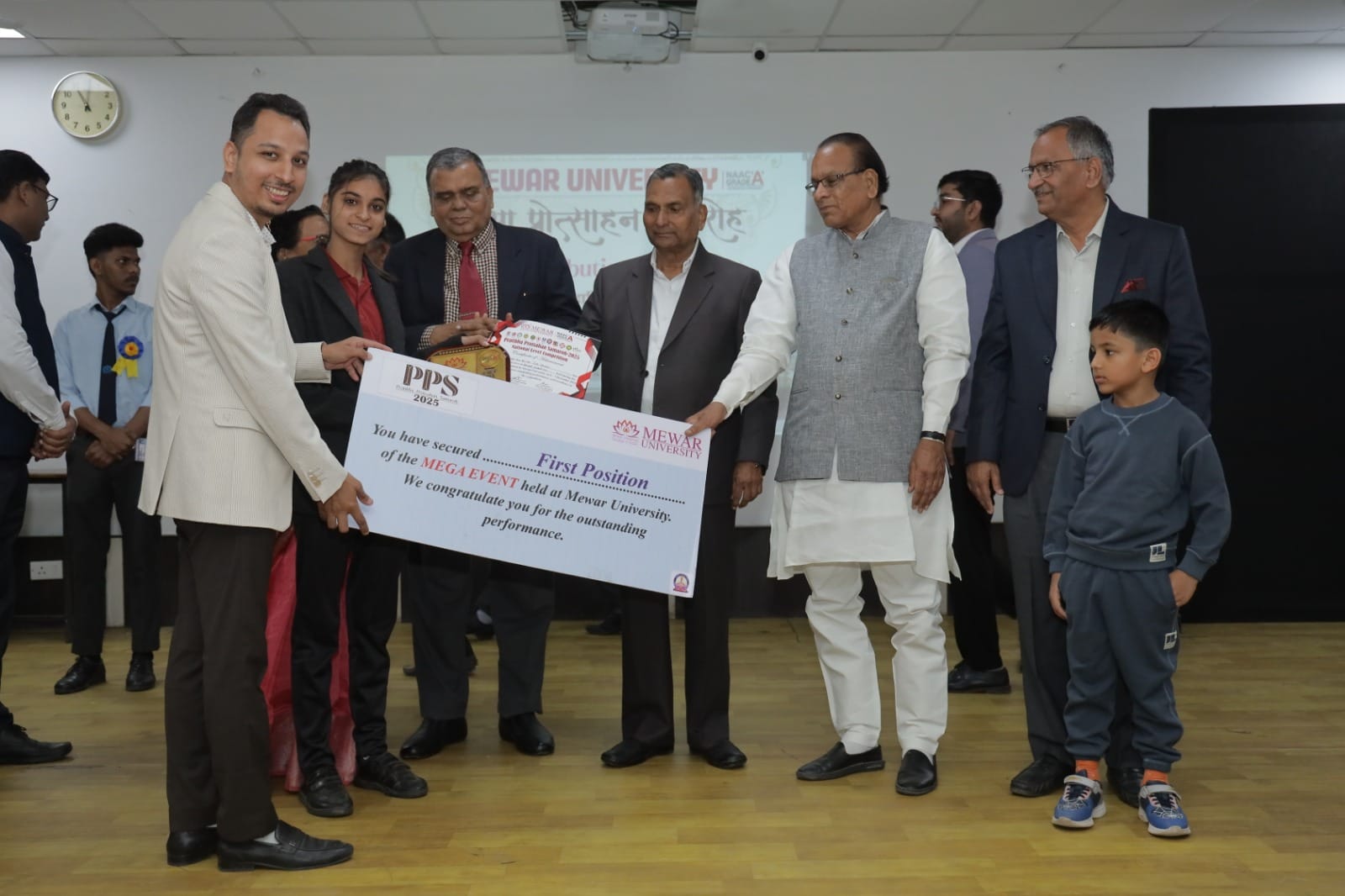 चित्तौड़गढ़ - मेवाड़ विश्वविद्यालय में प्रतिभा प्रोत्साहन समारोह सम्पन्न 